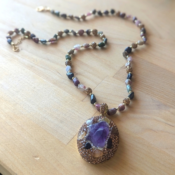 Necklace with Amethyst-looking stone - Picture 4 of 5